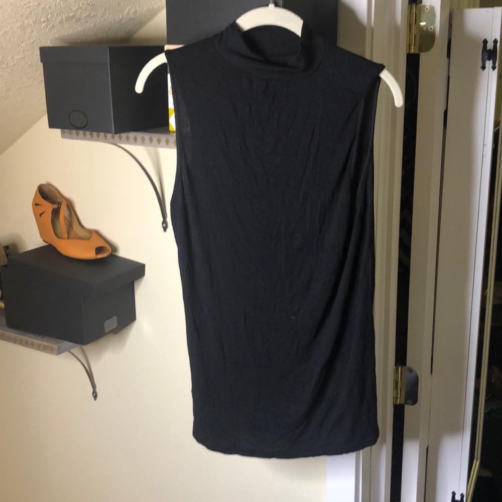 GAP Mockneck Black Tank